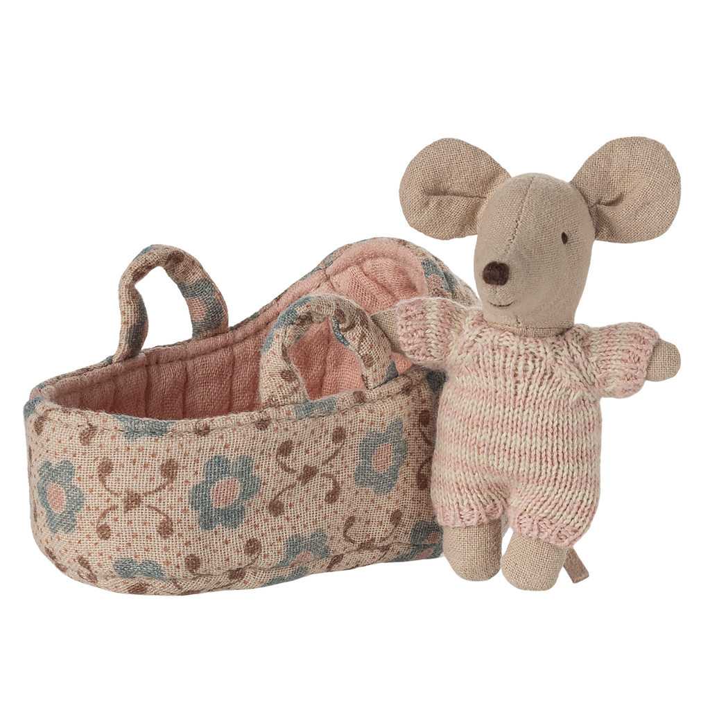 MAILEG Myszka dzidziuś w nosidełku - BABY in CARRY COT ROSE