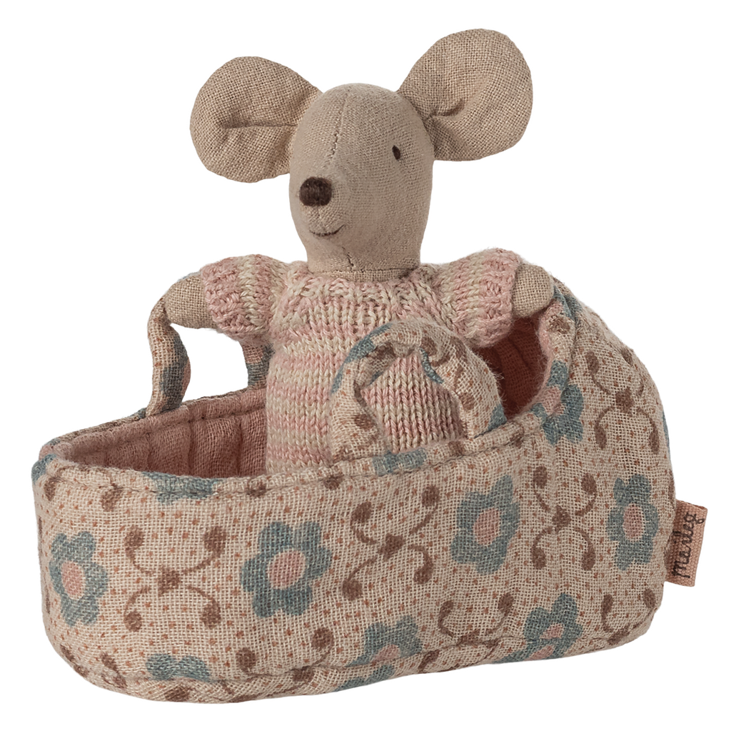 MAILEG Myszka dzidziuś w nosidełku - BABY in CARRY COT ROSE