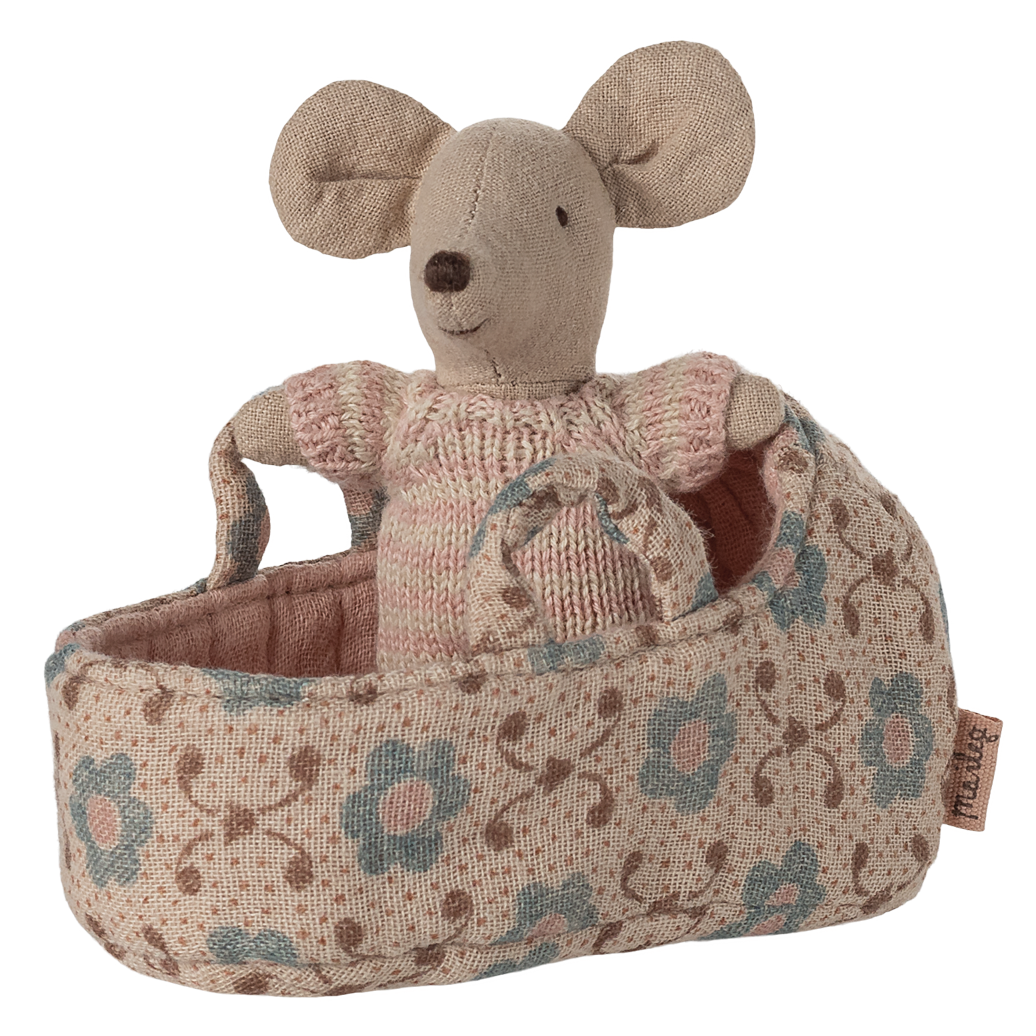 MAILEG Myszka dzidziuś w nosidełku - BABY in CARRY COT ROSE