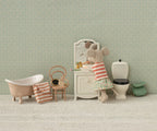 MAILEG Myszka rowerzystka 13cm - TRICYCLE BIG SISTER GREEN