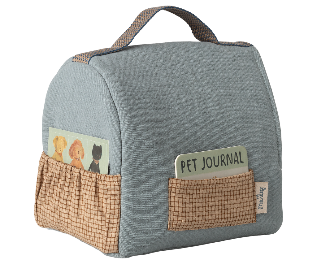 MAILEG Nosidełko | buda dla pieska - PET CARRIER DUSTY BLUE