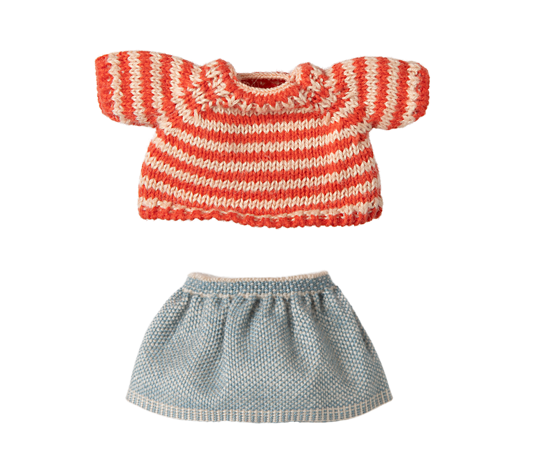 MAILEG Ubranko dla myszki starszej siostry 15cm - KNITTED SWEATER & SKIRT