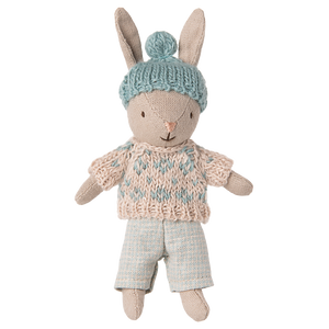 MAILEG Zimowy króliczek w miętowej czapce 13,5cm - WINTER RABBIT MICRO SAND