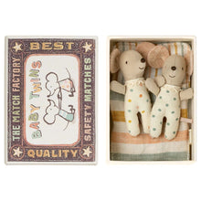 Załaduj obraz do przeglądarki galerii, Maileg Bliźnięta w pudełku- Baby mice, Twins in matchbox
