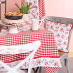 Poduszka na krzesło bawełniana z falbanką czerwona kratka i jabłka Clayre Eef