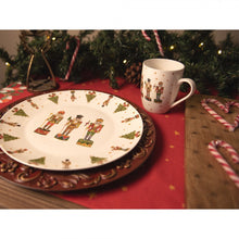 Załaduj obraz do przeglądarki galerii, Talerz deserowy , śniadaniowy dziadek do orzechów świąteczny 20 cm porcelanowy Clayre Eef
