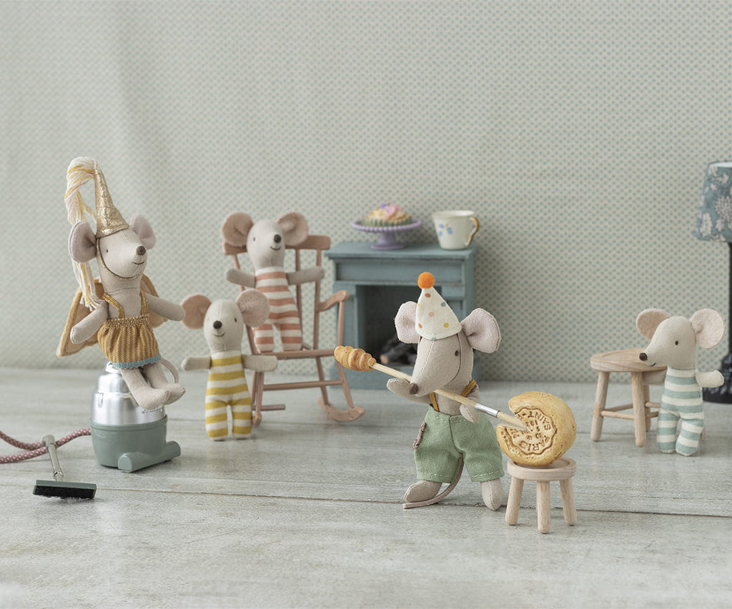 Maileg Ubranko dla myszki małego brata - Clown cloths in suitcase