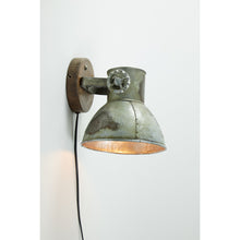 Załaduj obraz do przeglądarki galerii, Kinkiet industrialny vintage srebrny z drewnianą podstawą Light Living
