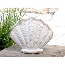 Załaduj obraz do przeglądarki galerii, Wazon ceramiczny muszla kremowy 21 cm Chic Antique
