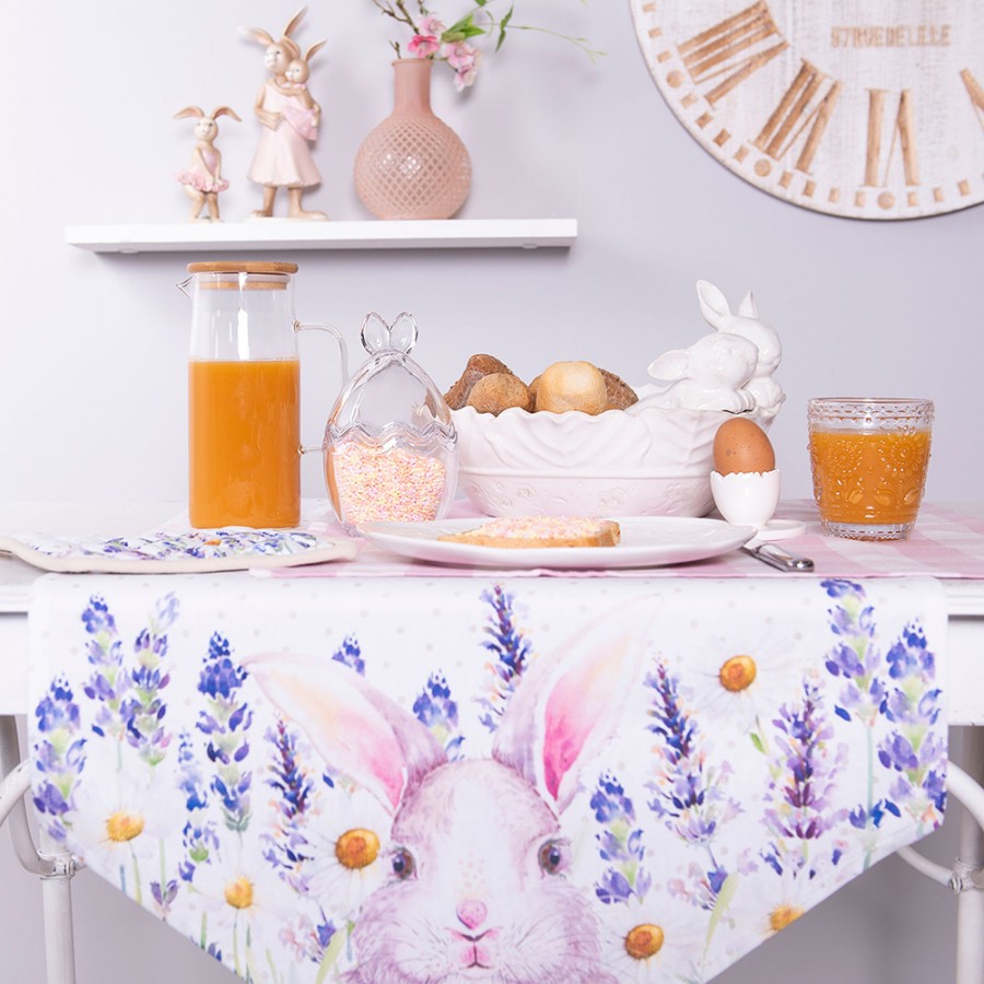 Bieżnik wielkanocny królik na łące Clayre Eef