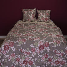 Załaduj obraz do przeglądarki galerii, Narzuta na łóżko róże vintage 240 x 260 cm Clayre Eef
