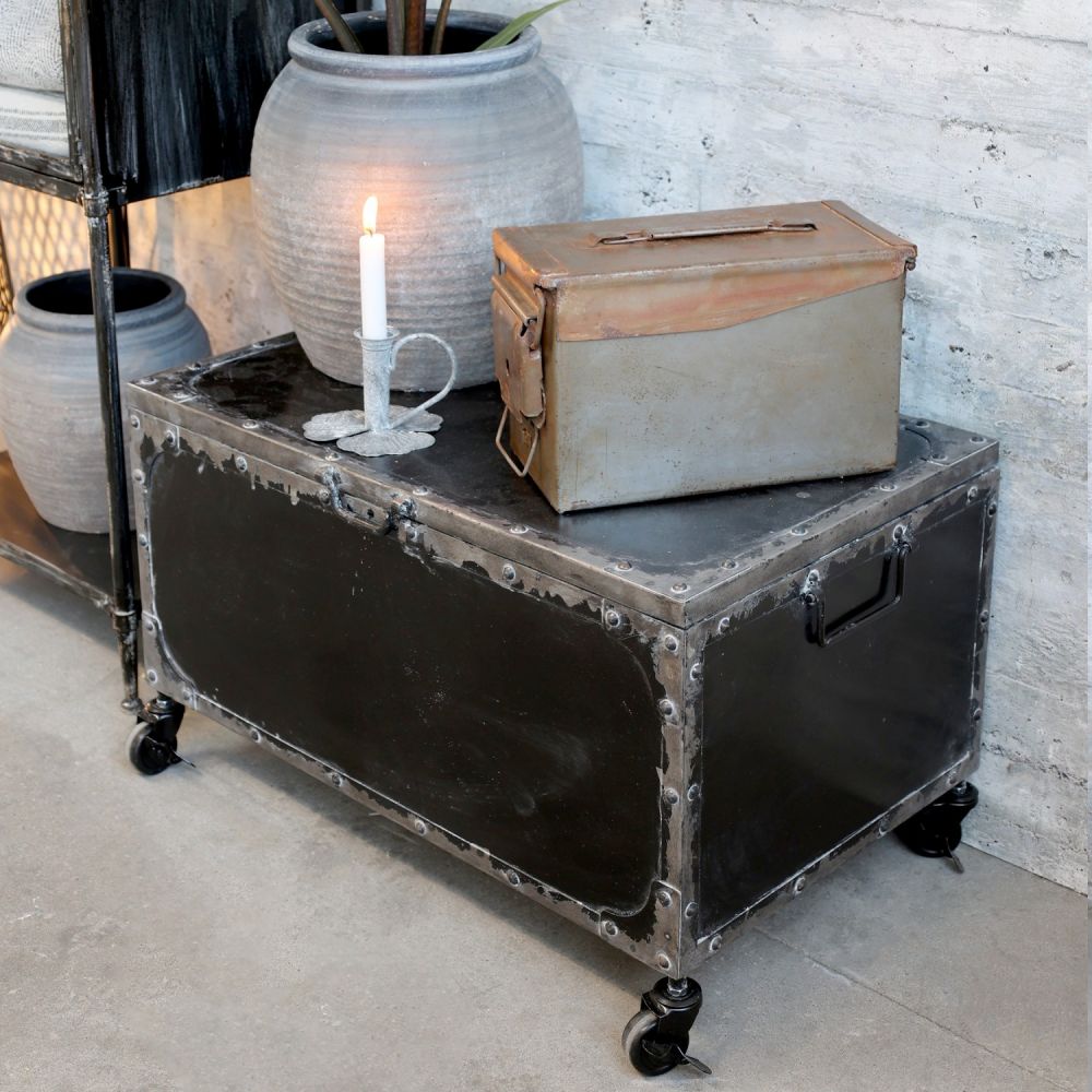 Metalowa skrzynia industrialna Chic Antique na kółkach czarna