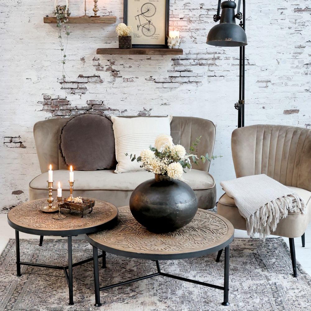 Stolik kawowy okrągły z rzeźbieniami Chic Antique mały